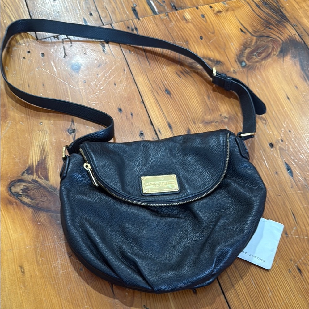 Marc Jacobs Leather Black Crossbody Bag with Adjustable Strap and Slouchy Design